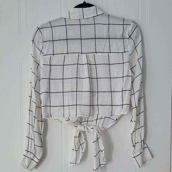 Tie-front Blouse - Picture 3 of 6